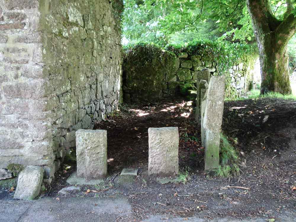 An interesting pound-like area on the end of a row of cottages