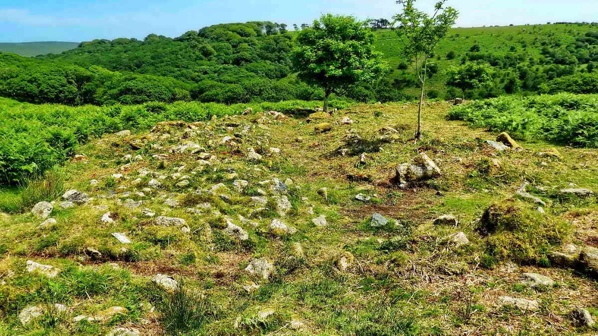 Ruins of a double-walled structure across the end of the Dewerstone promontory