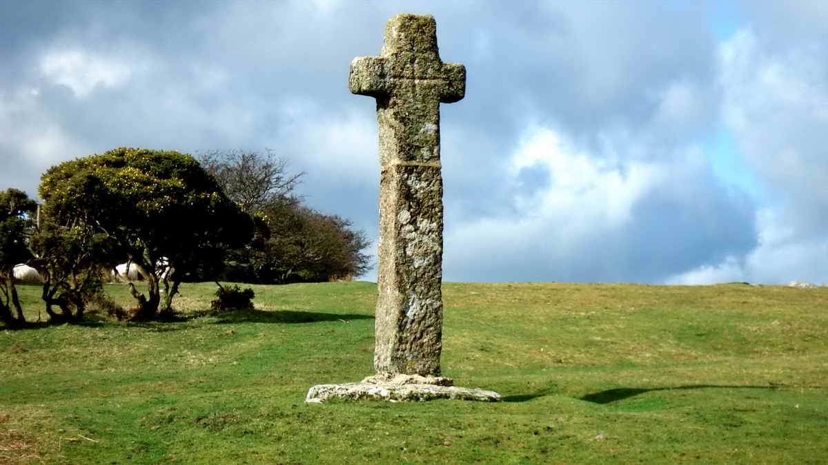 There is a second, faint inscribed cross centered between the arms of the main cross