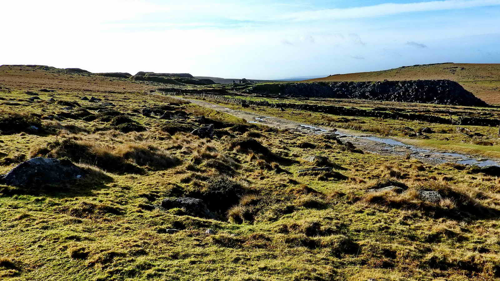 A view ahead of Foggintor from the sett making site