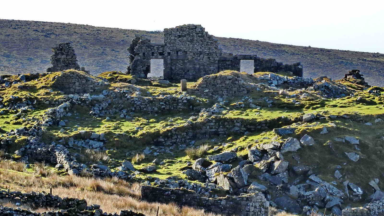 A zoomed view of ruins at Hill Cottages, on Big Tip