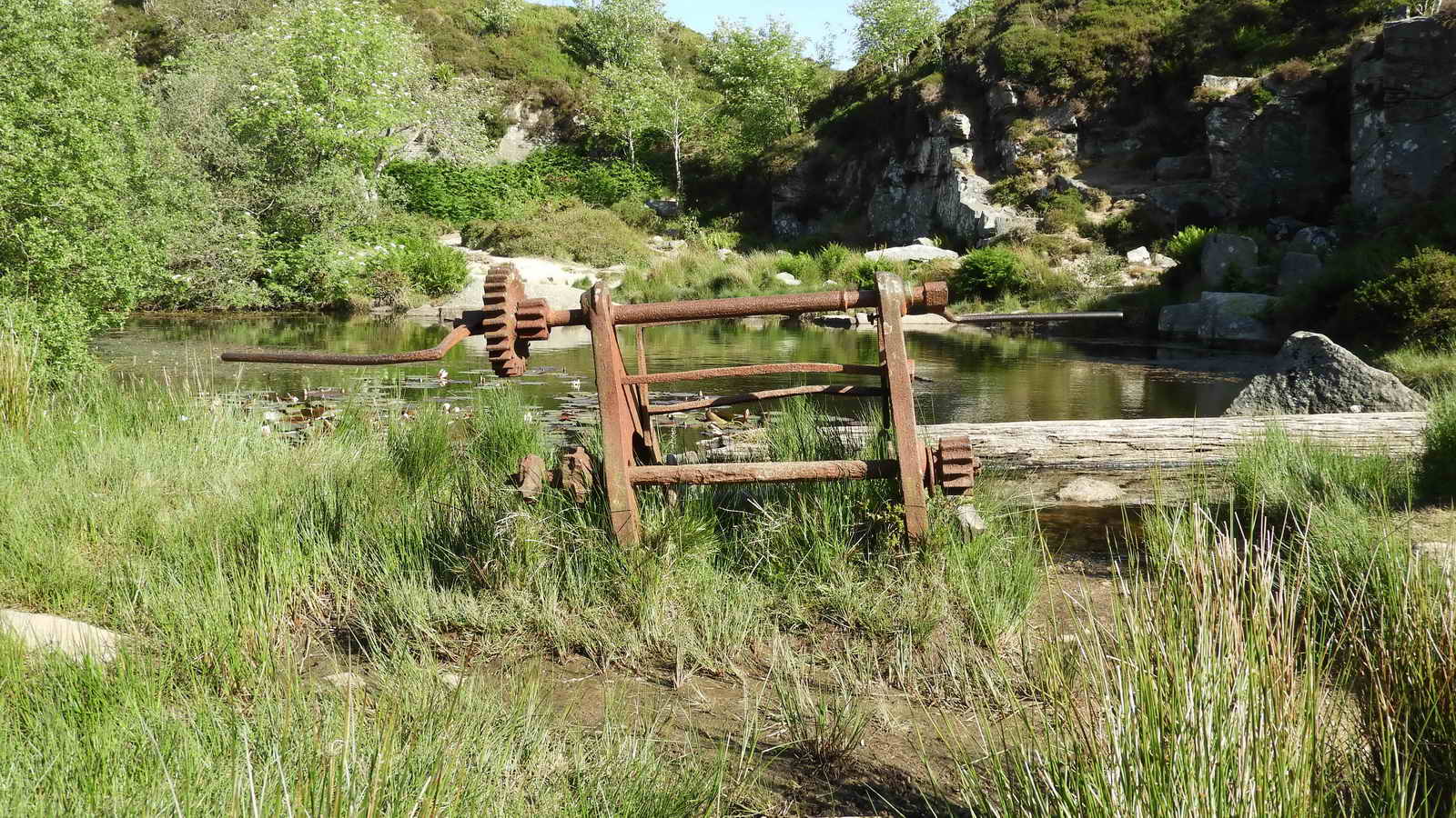 The winding gear of the derrick crane with the fallen timber mast behind it