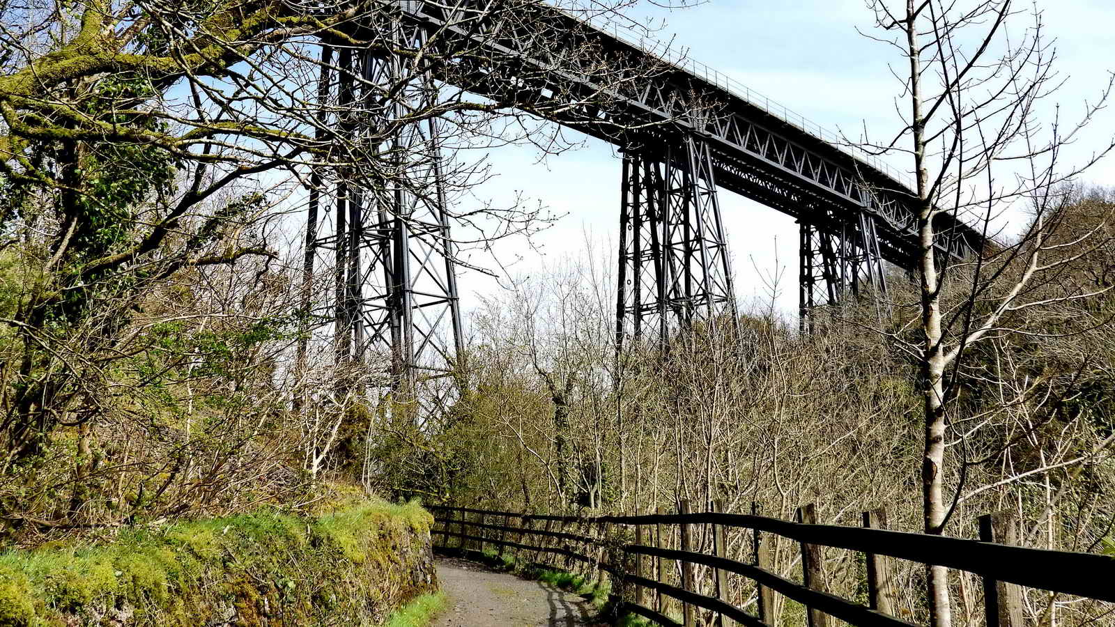 The viaduct crosses the narrowest part of the gorge