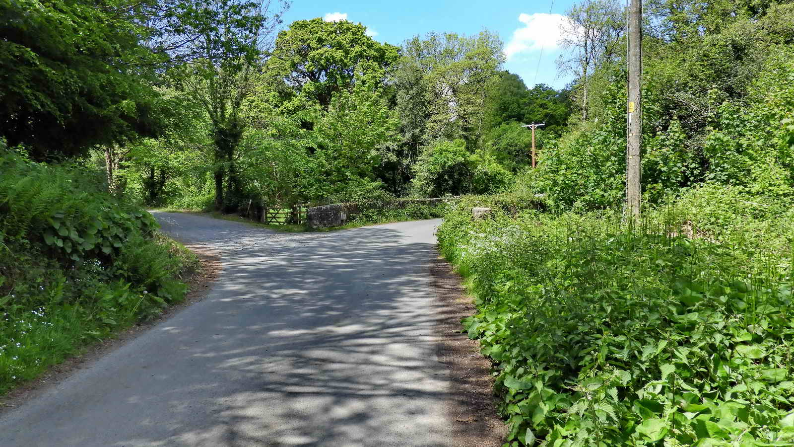 The turn off to the parking (left) and Drakeford Bridge (right)