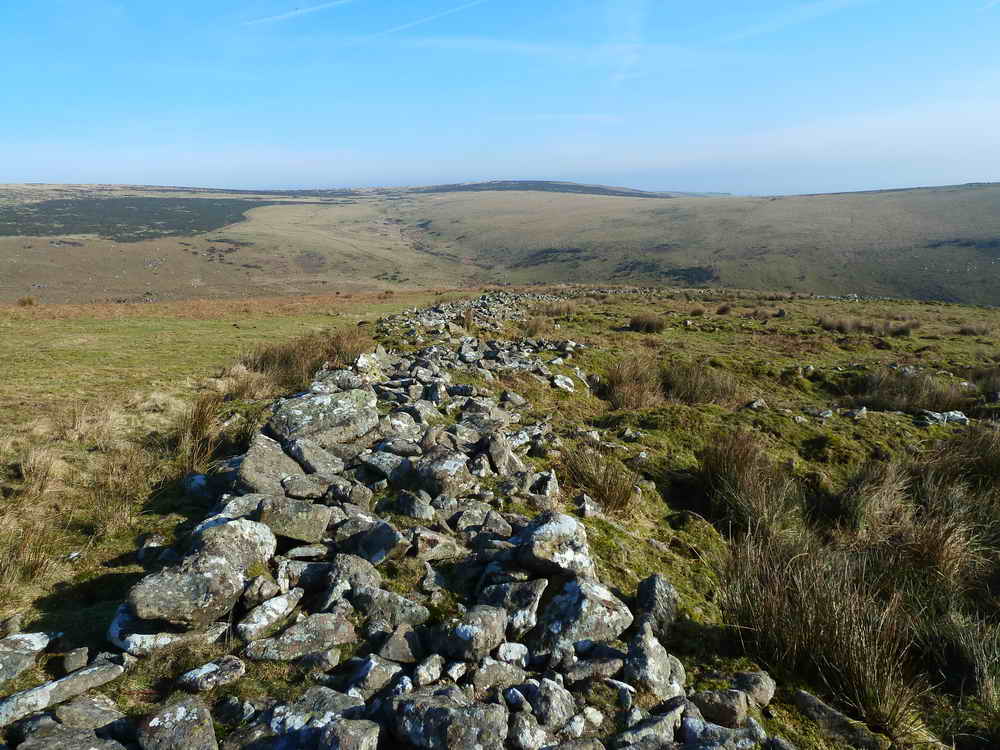 Enclosing wall at the Northern end of Rider’s Rings