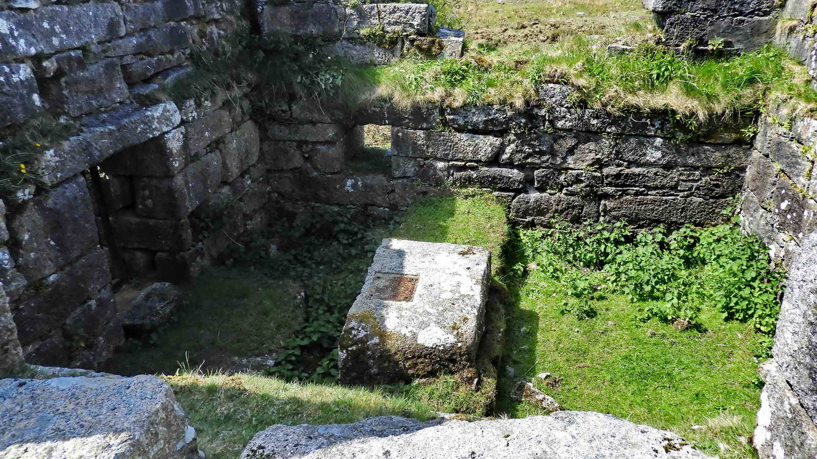 Depression in a granite block to house the axle of the waterwheel - there is a mirror-image stone in  the other half of the “wheelhouse”