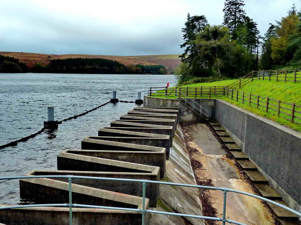 The new spillway construction, built 2009