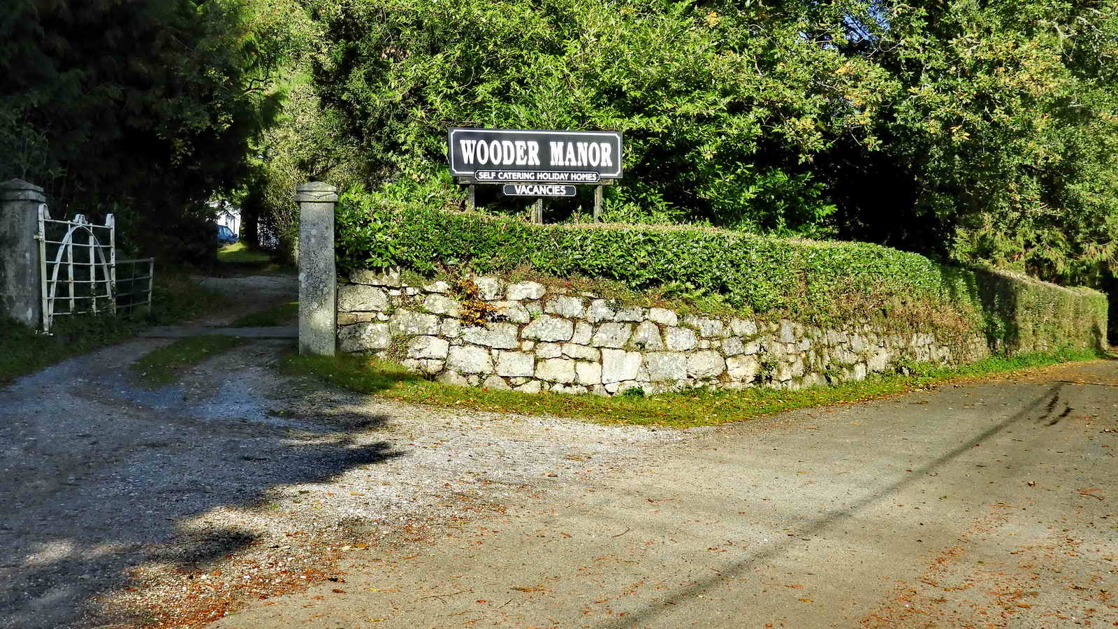 The entrance to Wooder Manor