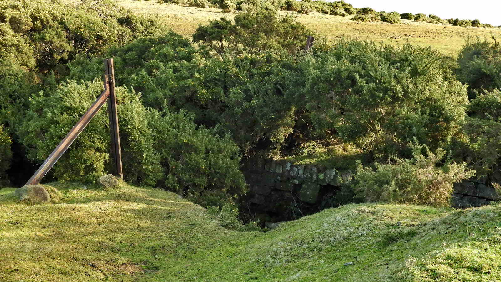 Original railway fence post and stone facing detail of the creep